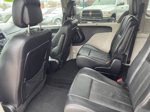 2012 Chrysler Town and Country Touring-L