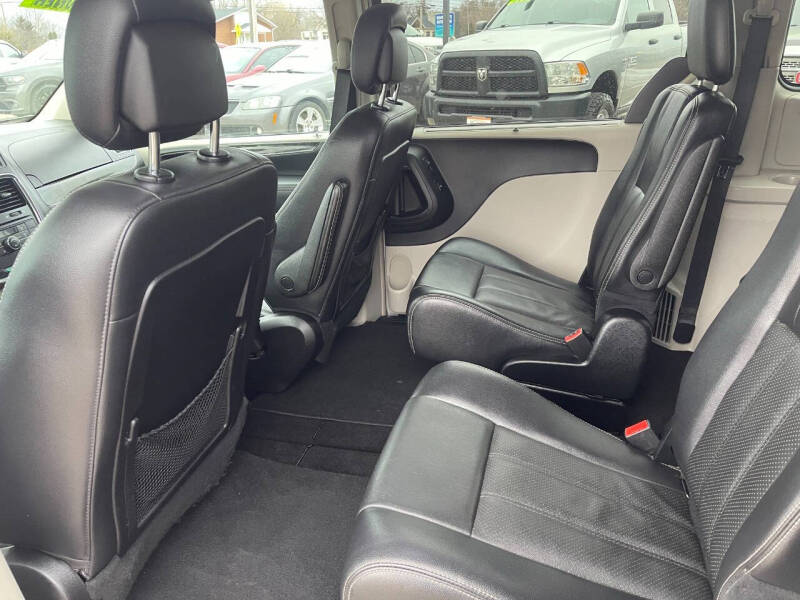 2012 Chrysler Town and Country Touring-L