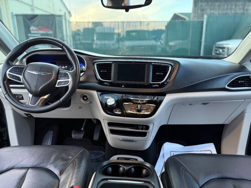 2018 Chrysler Pacifica Touring L