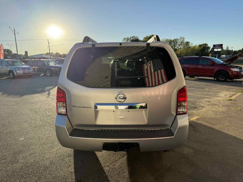 2008 Nissan Pathfinder LE