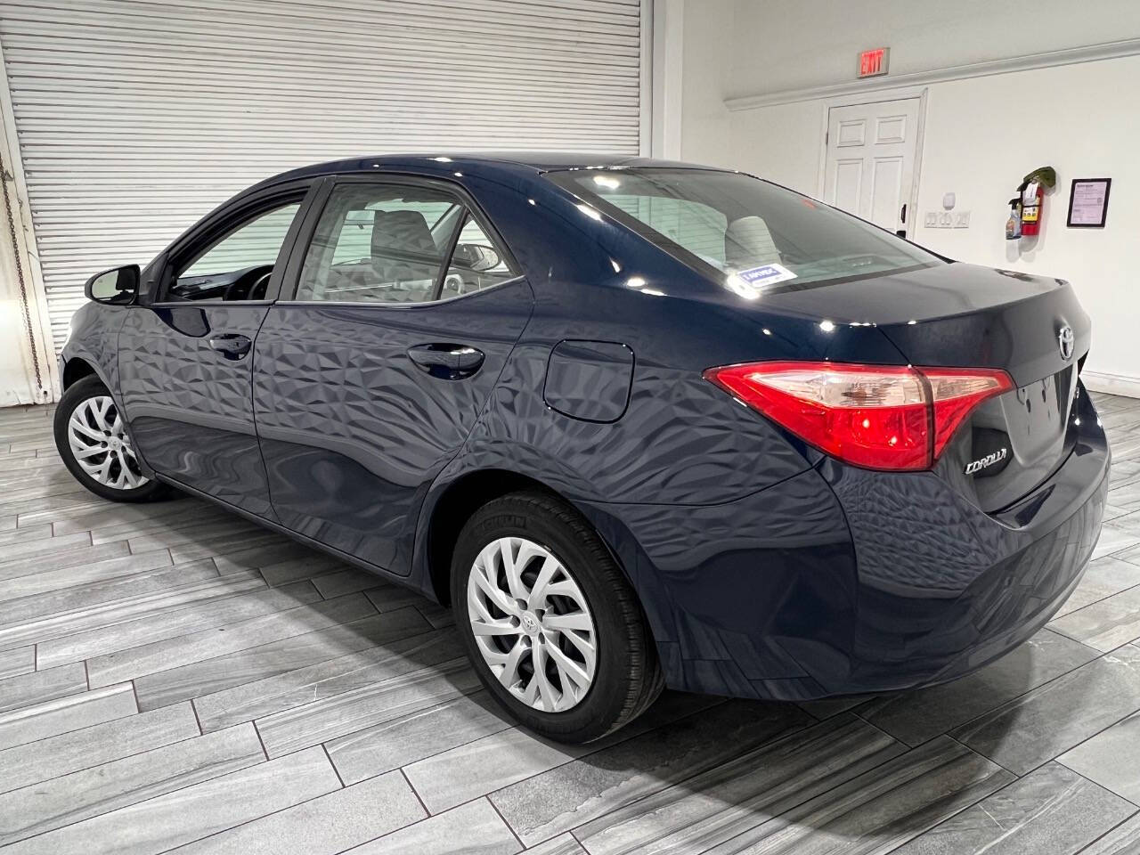 2017 Toyota Corolla LE photo 11