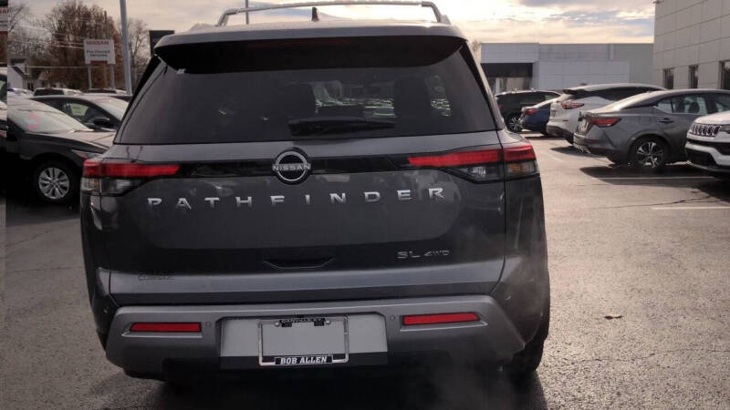 2025 Nissan Pathfinder SL