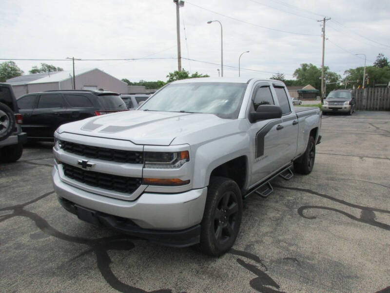 Used 2017 Chevrolet Silverado 1500 Custom with VIN 1GCVKPEC3HZ121978 for sale in Urbana, IL