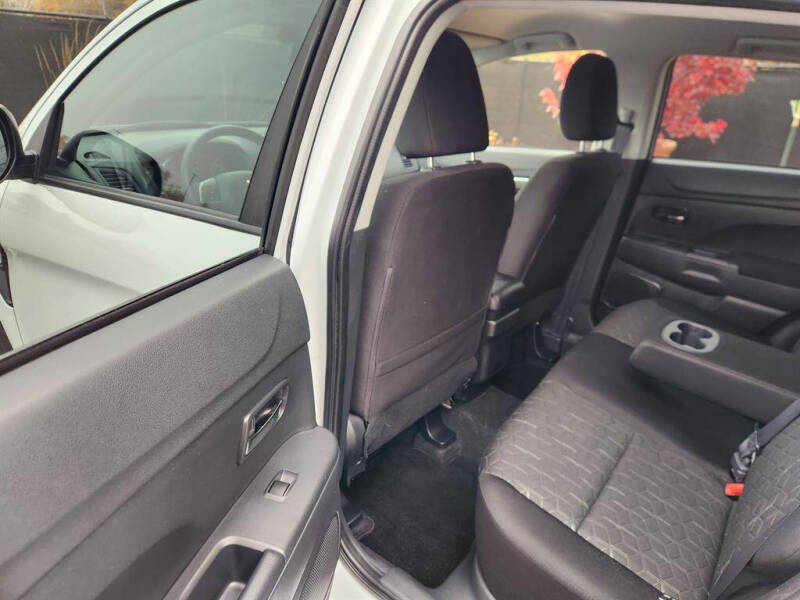 2024 Mitsubishi Outlander Sport ES