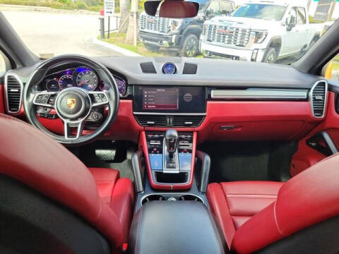 2023 Porsche Cayenne Coupe Platinum Edition
