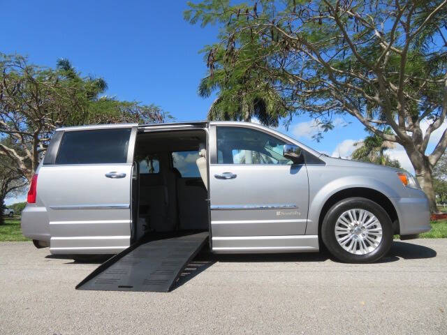 2013 Chrysler Town and Country Limited