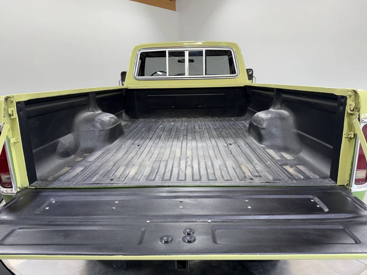 1976 Ford F-250 18