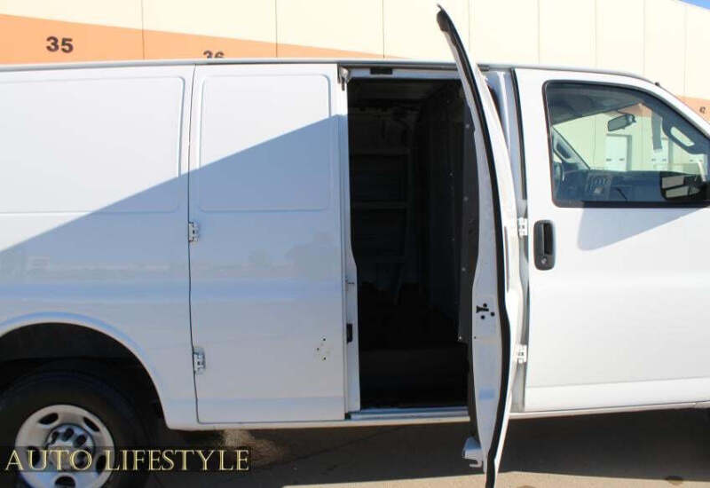 2023 Chevrolet Express 2500