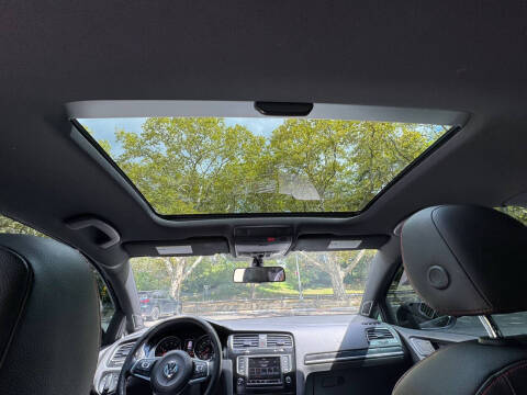 2017 Volkswagen Golf GTI Sport