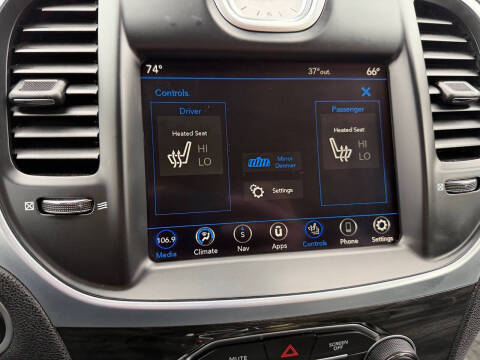 2022 Chrysler 300 Touring L