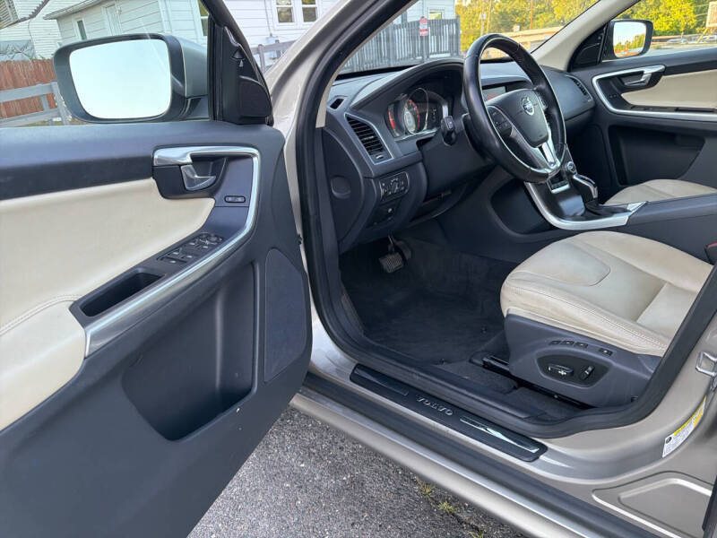 2016 Volvo XC60 T5 Drive-E Premier