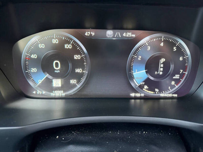 2017 Volvo XC90 T6 Momentum