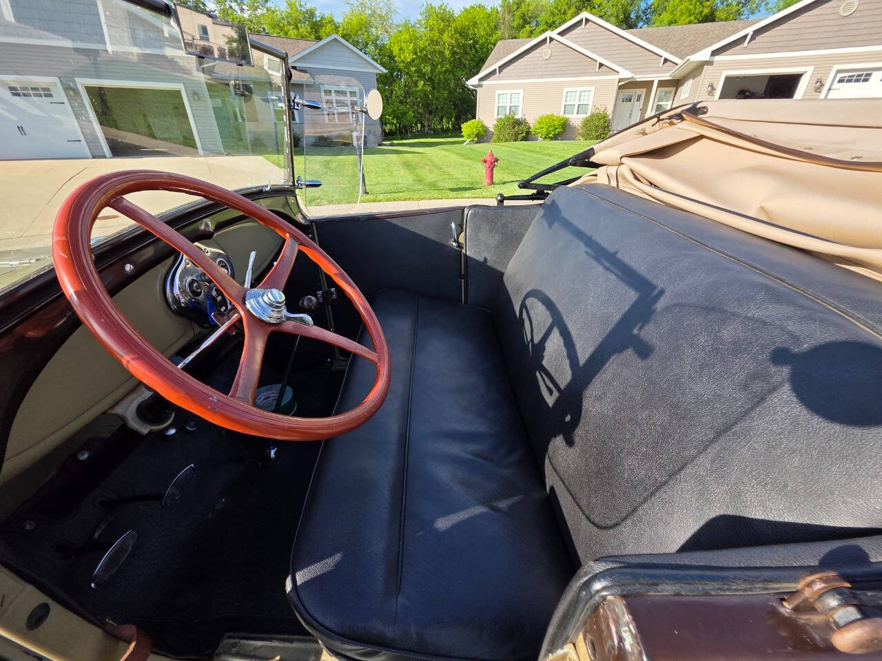 1928 Ford Roadster 43