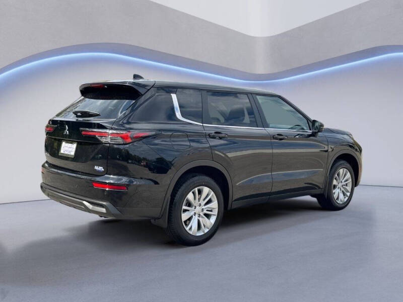 2025 Mitsubishi Outlander ES