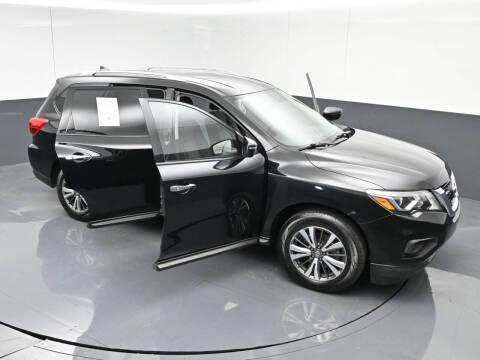 2020 Nissan Pathfinder SV