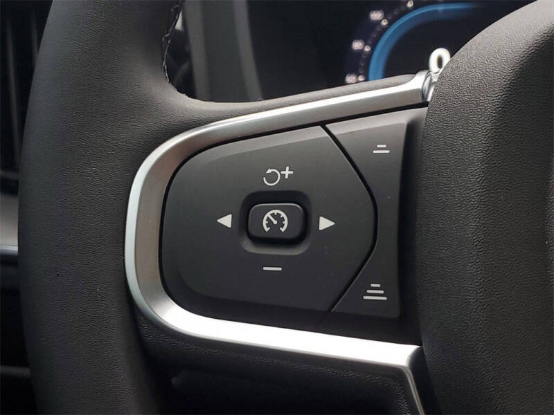 2025 Volvo XC60 B5 Core Dark Theme