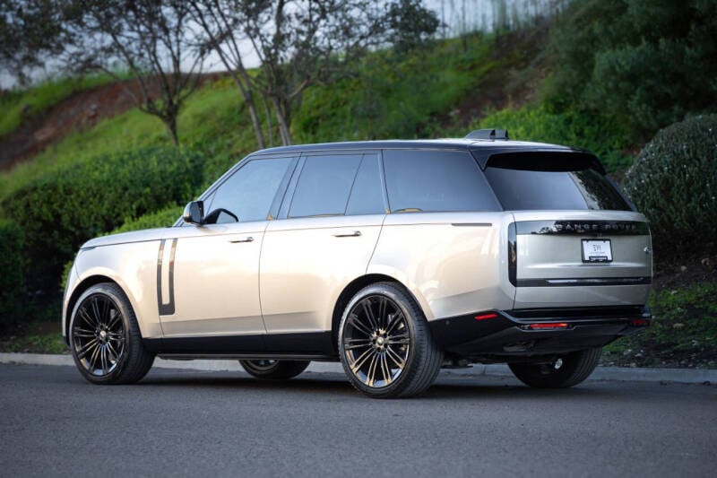 2023 Land Rover Range Rover SE photo 30