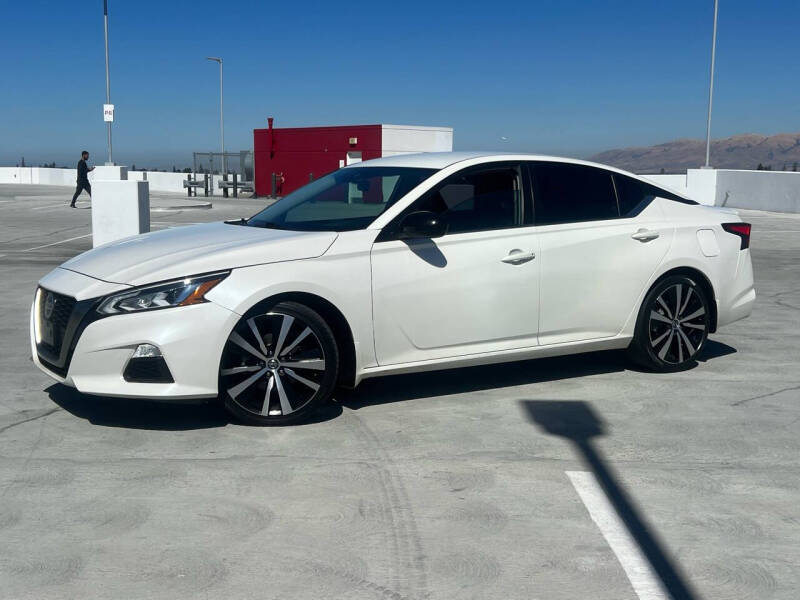 2020 Nissan Altima SR photo 3