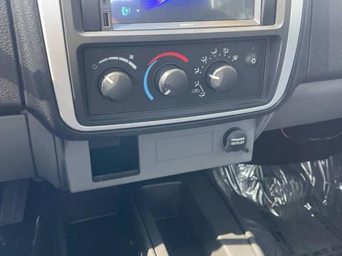 2009 Mitsubishi Raider LS