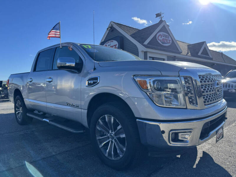 2017 Nissan Titan SL's photo