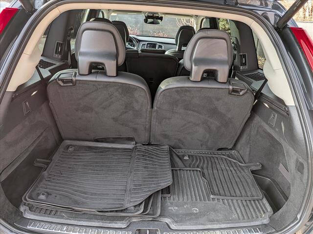 2016 Volvo XC90 T6 Momentum