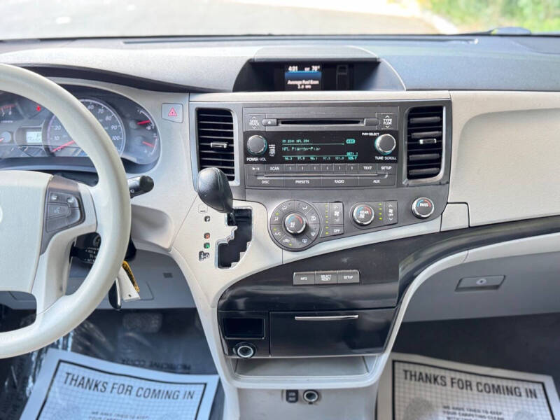 2011 Toyota Sienna LE 8-Passenger