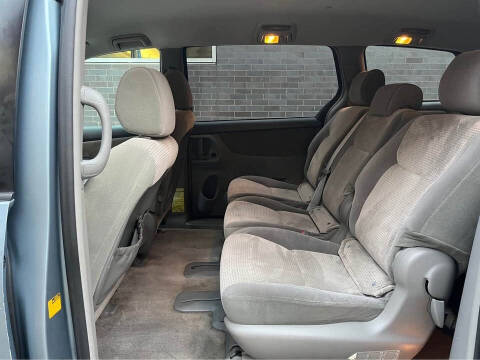 2006 Toyota Sienna LE 8 Passenger
