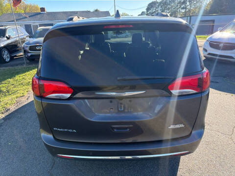 2017 Chrysler Pacifica Touring-L