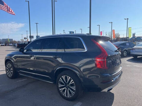 2021 Volvo XC90 T6 Momentum 7-Passenger