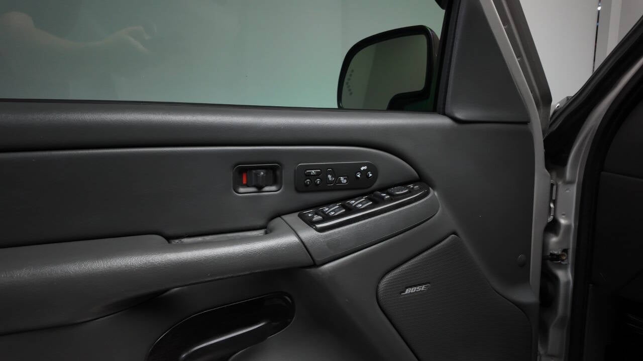 2004 Chevrolet Avalanche 35