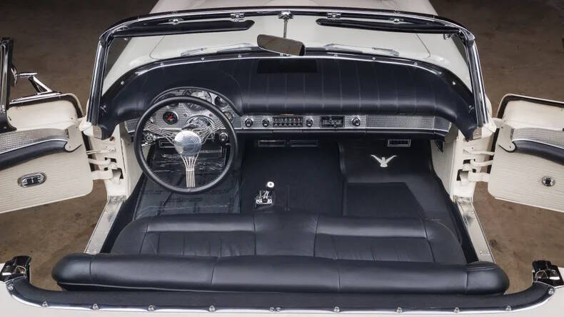 1957 Ford Thunderbird