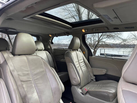2012 Toyota Sienna Limited 7-Passenger