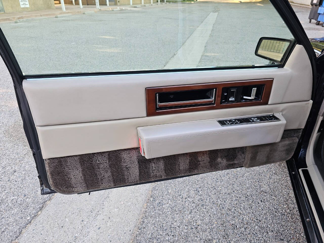 1992 Cadillac Fleetwood 51