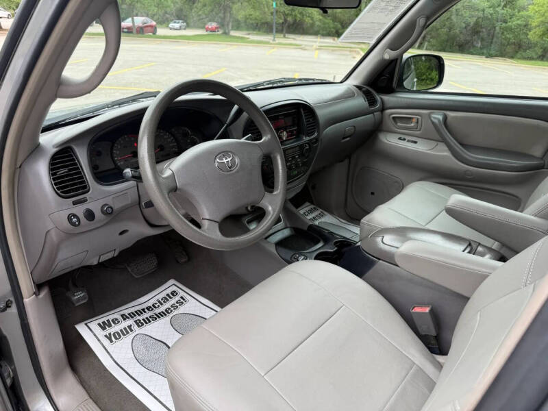 2004 Toyota Sequoia SR5