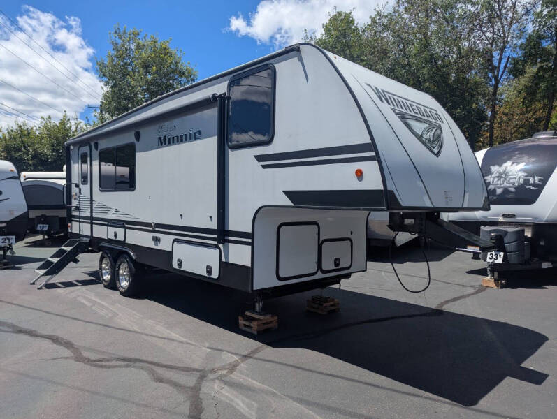 2020 Winnebago Micro Minnie 2405RG / 26ft