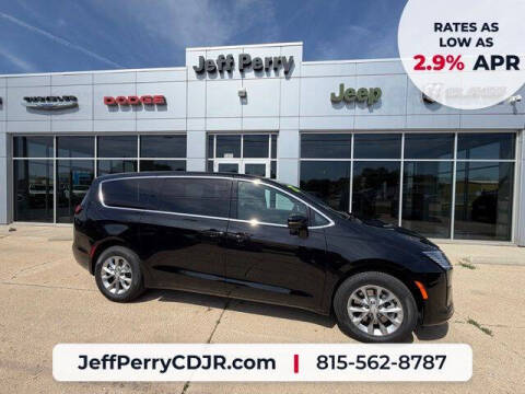 2027 Chrysler Pacifica Select