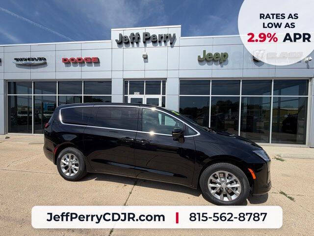 2027 Chrysler Pacifica Select
