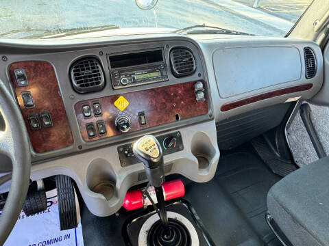 2017 Freightliner M2 106