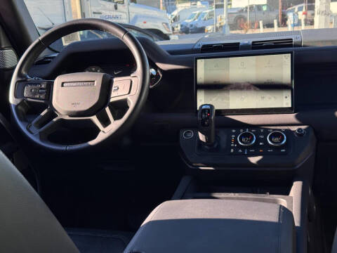 2024 Land Rover Defender 130 P400 X-Dynamic SE