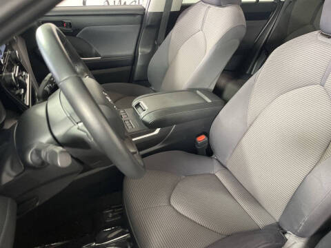 2024 Toyota Highlander LE