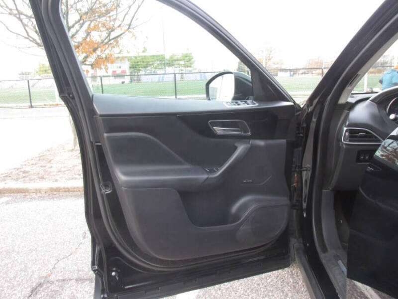 2019 Jaguar F-PACE 25t Premium