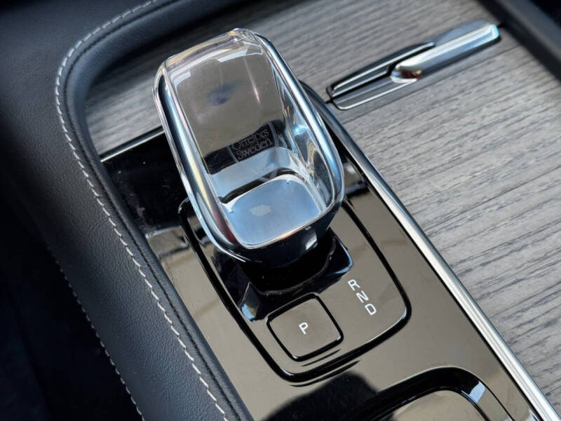 2023 Volvo XC90 Recharge T8 Ultimate Bright Theme 6P