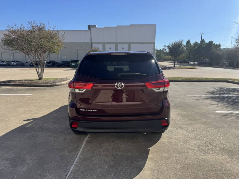 2019 Toyota Highlander LE