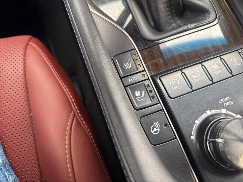 2021 Lexus LX 570 Three-Row