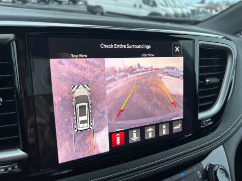 2026 Chrysler Pacifica Select