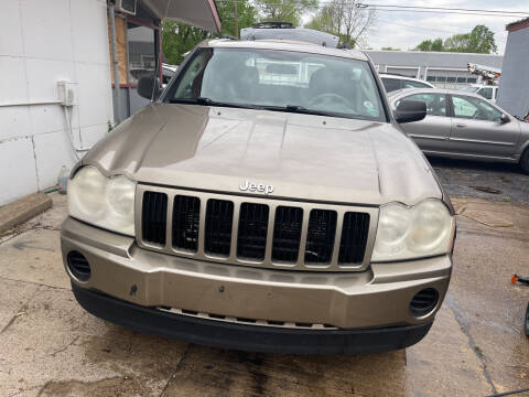 2006 Jeep Grand Cherokee for sale at Best Deal Motors in Saint Charles MO