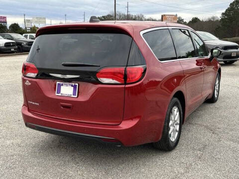 2025 Chrysler Voyager LX