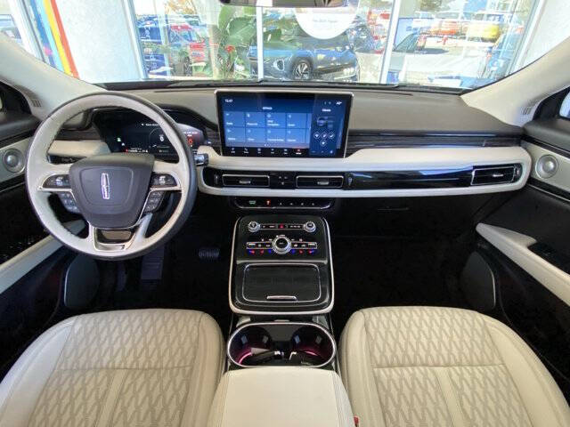 2022 Lincoln Nautilus Black Label