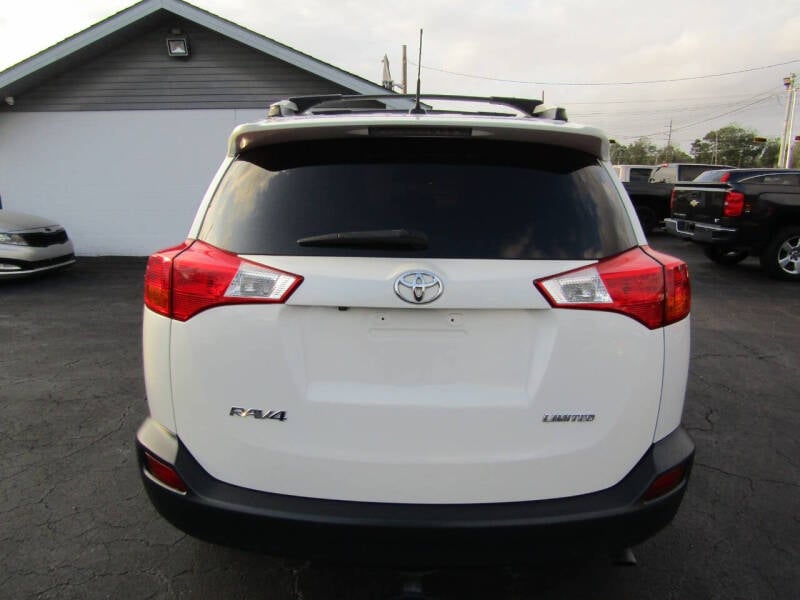 2015 Toyota RAV4 null photo 6