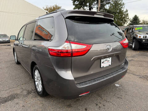 2016 Toyota Sienna XLE 8-Passenger